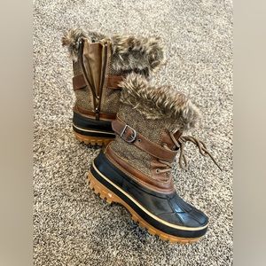 3M Thinsulate Dream Pairs, Girls winter/snow boots size 2.